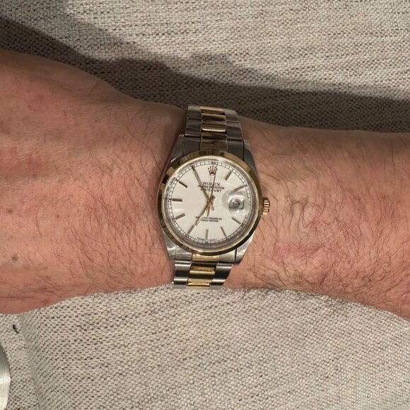 Rolex Datejust 36mm – 18k Gold & SS | Smooth Bezel & White Baton - Picture 17 of 17